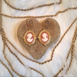 ⭐️Reduced Price⭐️ Vintage Cameo Earrings